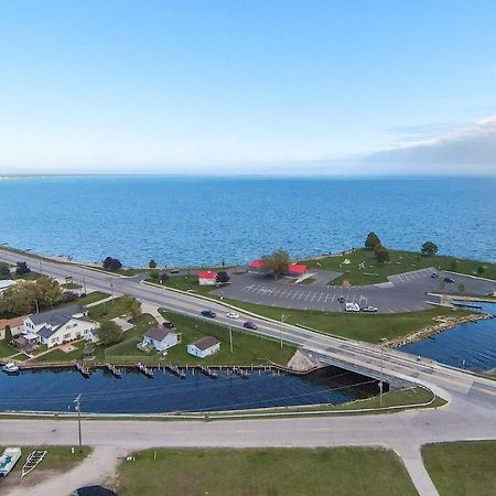 Cozy Tawas City Home With Views Of Lake Huron! المظهر الخارجي الصورة