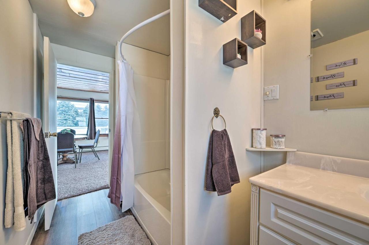 Cozy Tawas City Home With Views Of Lake Huron! المظهر الخارجي الصورة