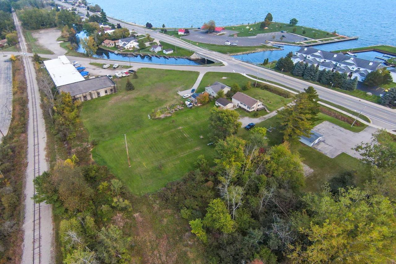 Cozy Tawas City Home With Views Of Lake Huron! المظهر الخارجي الصورة